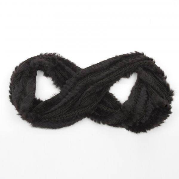brauner Loop-Schal aus Pelz und Strick